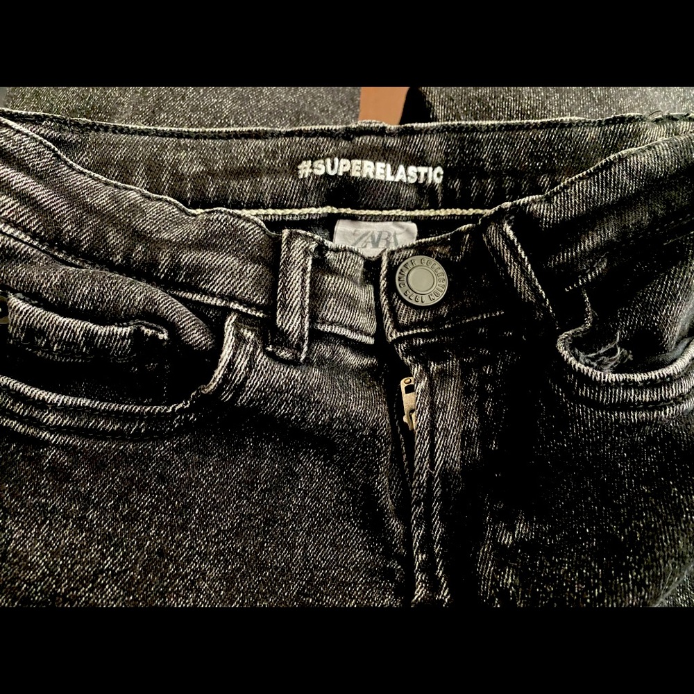 Zara super elastic skinny distressed ankle jeans size 8